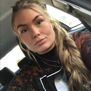 Meet your Posher, Elizabeth